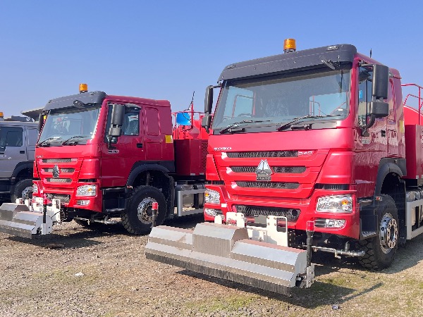 中国重汽HOWO豪沃出口型路面清洗车|高压清洗车|道路养护作业车