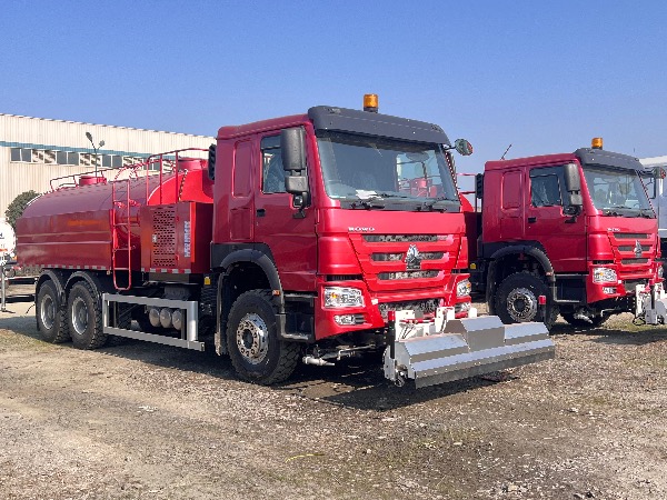 中国重汽HOWO豪沃出口型路面清洗车|高压清洗车|道路养护作业车