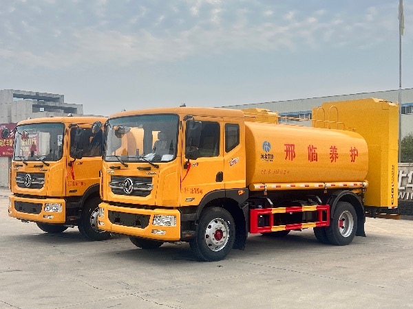 东风多利卡D9高速公路路面养护车【配100K防撞缓冲包】｜华威驰乐牌SGZ5180GPSEQ6绿化喷洒车绿化喷洒车｜防撞缓冲车