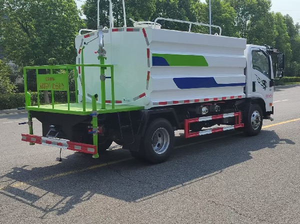 中国重汽成都王牌5-7立方绿化喷洒车｜洒水车｜多功能抑尘车｜雾炮车｜洒水罐车