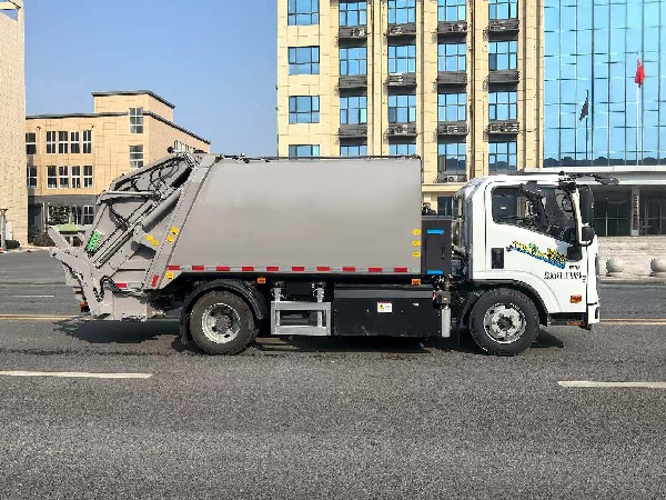 中国重汽成都王牌6-7立方新能源压缩式垃圾车|中国重汽CFC5124ZYSCDWBEV纯电动EV压缩垃圾车