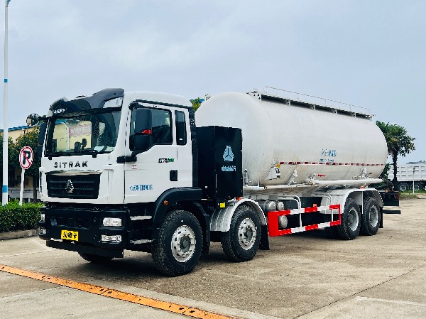 中国重汽-汕德卡 SGZ5311GFGZZBEV 型干粉砂浆运输车 ⚡ 纯电动 EV · 新能源 · 8×4纯电动粉粒物料运输车