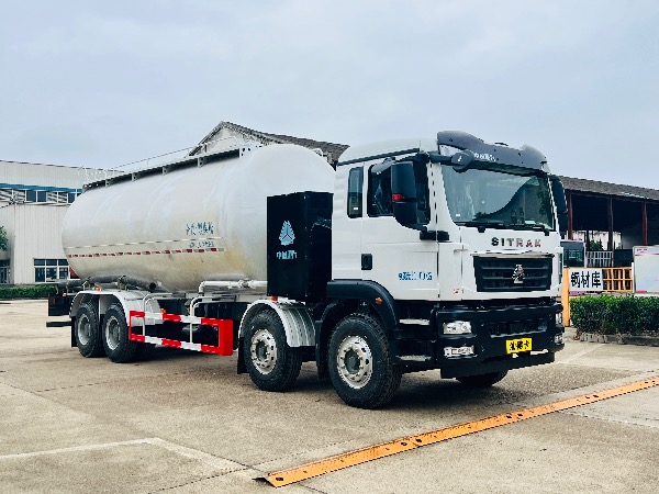 中国重汽-汕德卡 SGZ5311GFGZZBEV 型干粉砂浆运输车 ⚡ 纯电动 EV · 新能源 · 8×4纯电动粉粒物料运输车