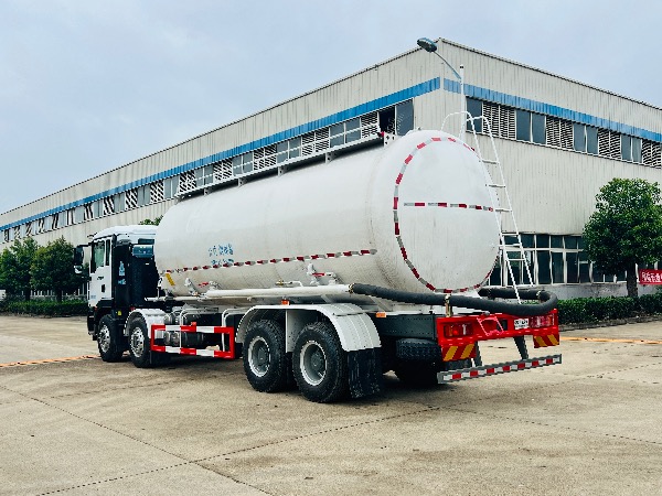 中国重汽-汕德卡 SGZ5311GFGZZBEV 型干粉砂浆运输车 ⚡ 纯电动 EV · 新能源 · 8×4纯电动粉粒物料运输车
