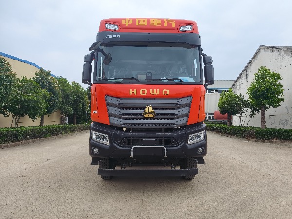 中国重汽 · 豪沃TS7系列重载型8x4纯电动EV新能源干粉罐车｜华威驰乐牌SGZ5310GFGZZBEV型纯电动粉粒物料运输车